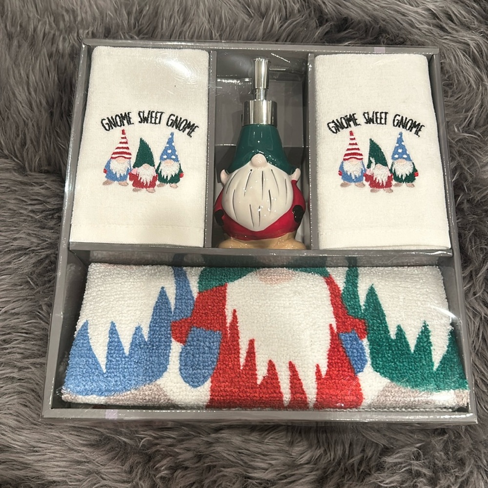 NWT Holiday Bathroom Set